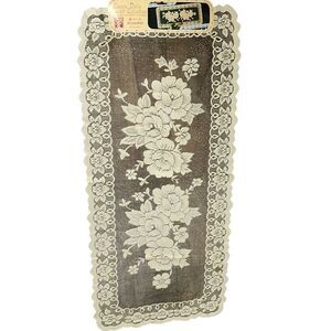 NWT Vintage lace doily runner